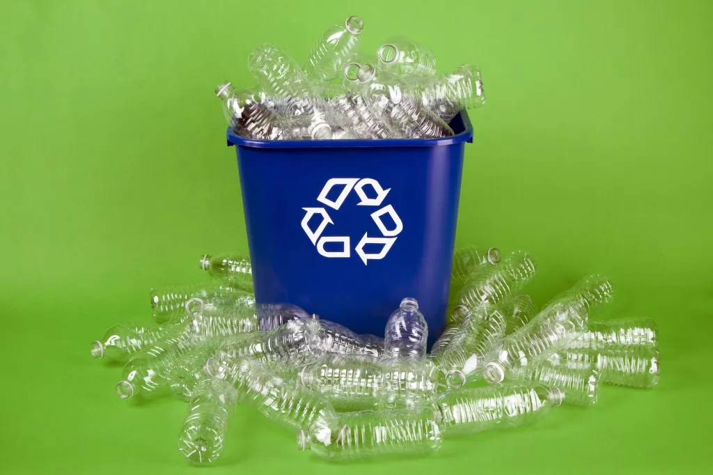 What is the recycling rate of plastic as a percentage?